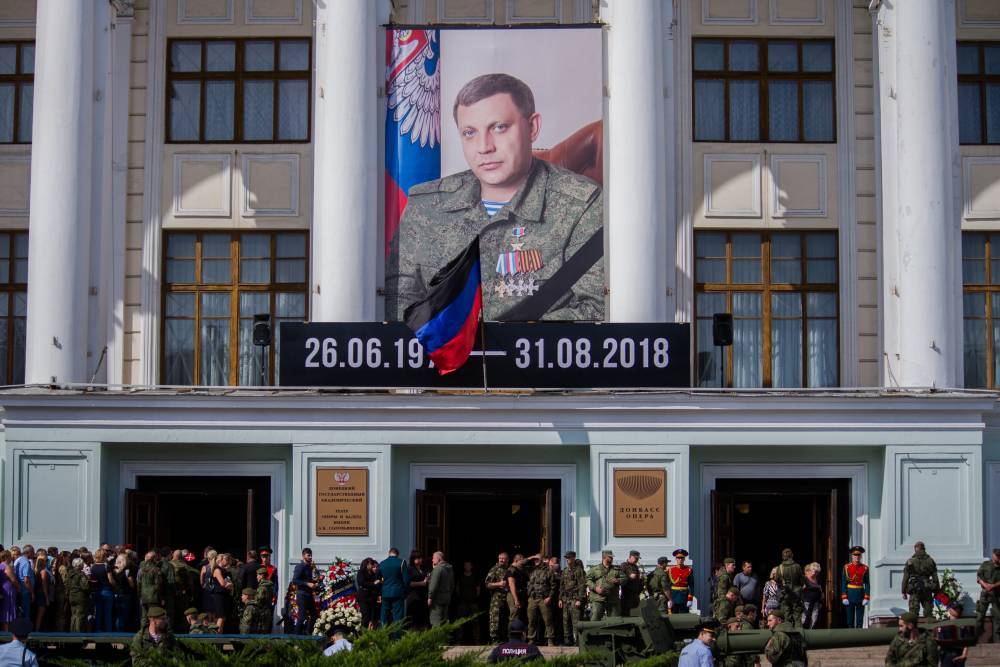 Бюст Захарченко установили в Донецке