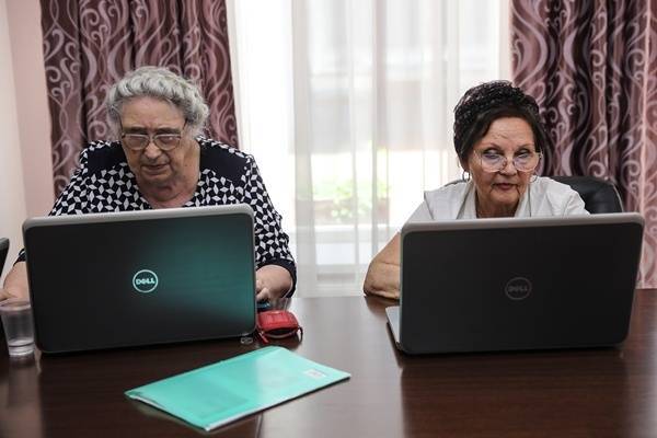 В Минтруде назвали число работающих пенсионеров в России