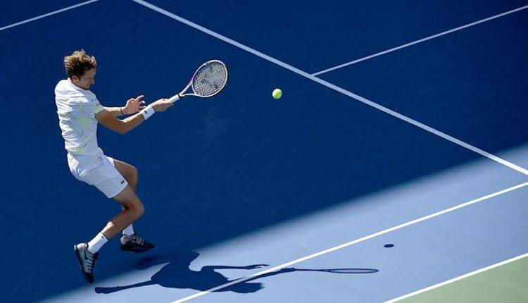 Теннисист Медведев вышел в четвертый круг US Open