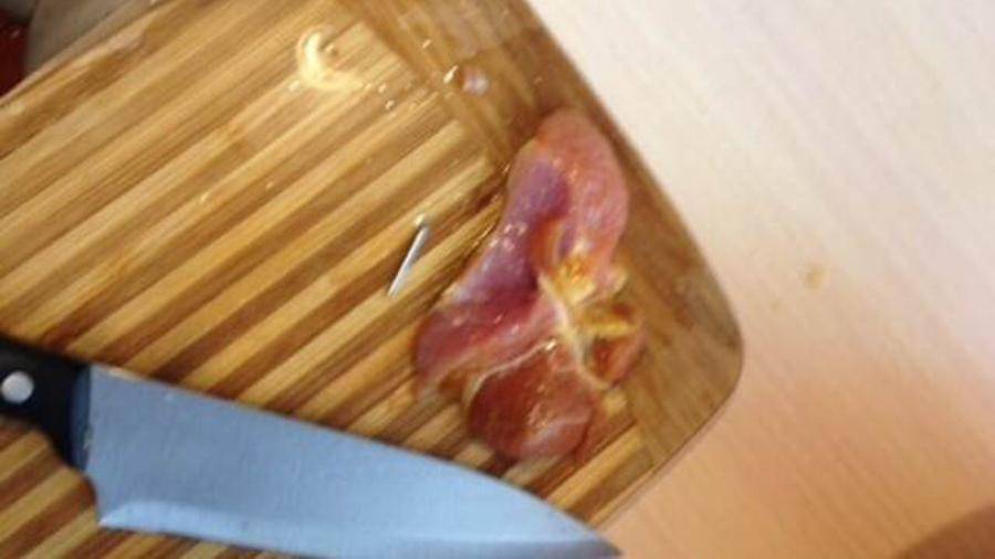 В магазине в Кемерово нашли обломок иглы от шприца в мясе