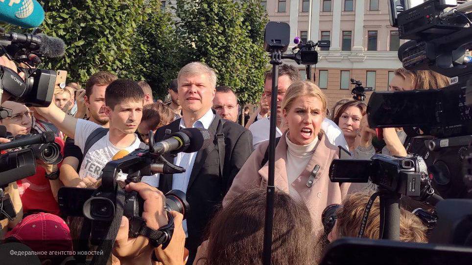 Приезжие фрики превратили митинг Соболь в Москве в полную вакханалию