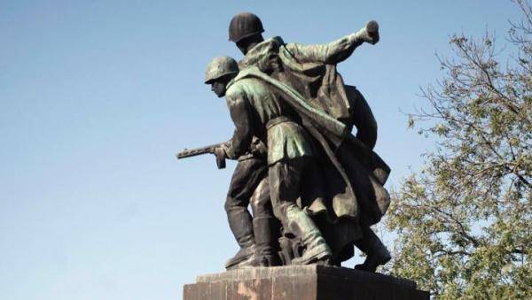 Володин: Власти Польши оскорбили память советских солдат