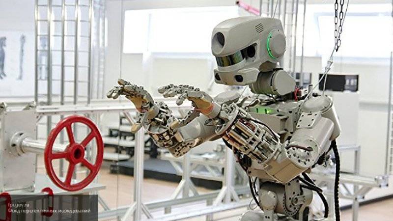 Робот "Федор" поздравил российских школьников с 1 сентября