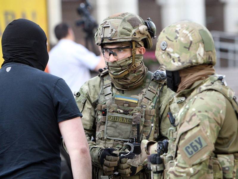 Украинские силовики проверили школы перед Днём знаний