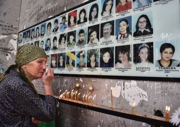 Три тысячи человек почтили память жертв теракта в Беслане