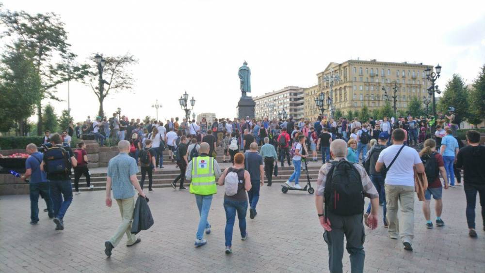 Журналисты узнали, как на митинг 31 августа в Москве сгоняли проплаченную массовку