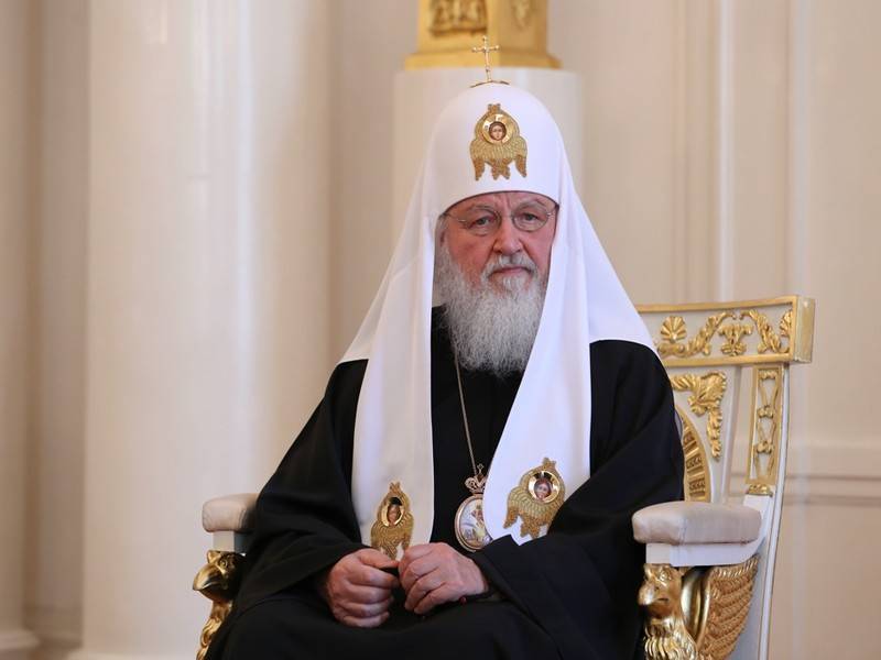 Патриарх Кирилл помолится за школьников и учителей