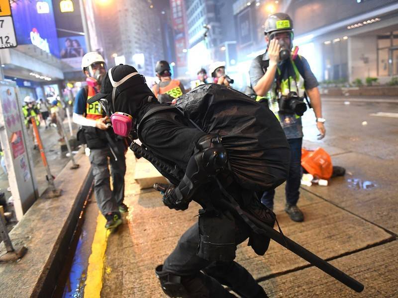 Более 30 человек пострадали на акции протеста в Гонконге