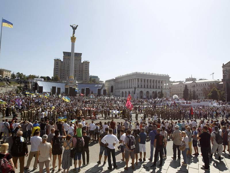 Зеленский призвал разработать закон о правах нацменьшинств на Украине