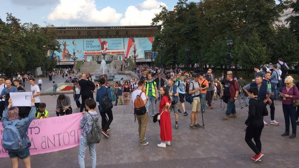 Навальнистка пыталась подкупить пассажиров шоп-тура для участия в митинге 31 августа