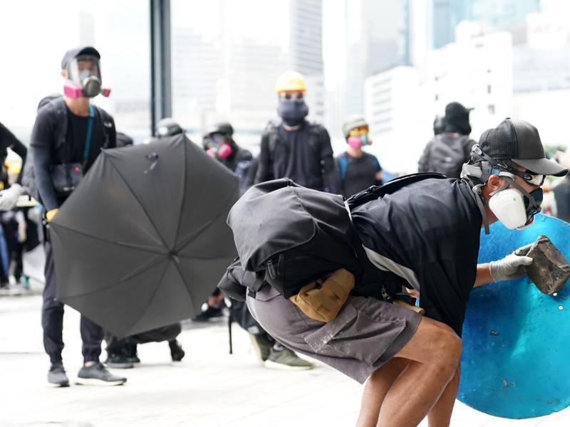 МИД РФ посоветовал заранее приезжать в аэропорт Гонконга из-за протестов