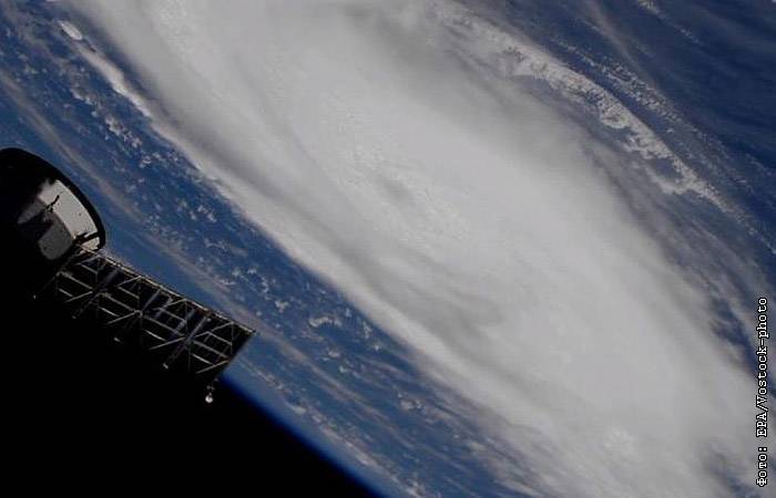 Ураган "Дориан" направился к Багамским островам со скоростью 240 км в час