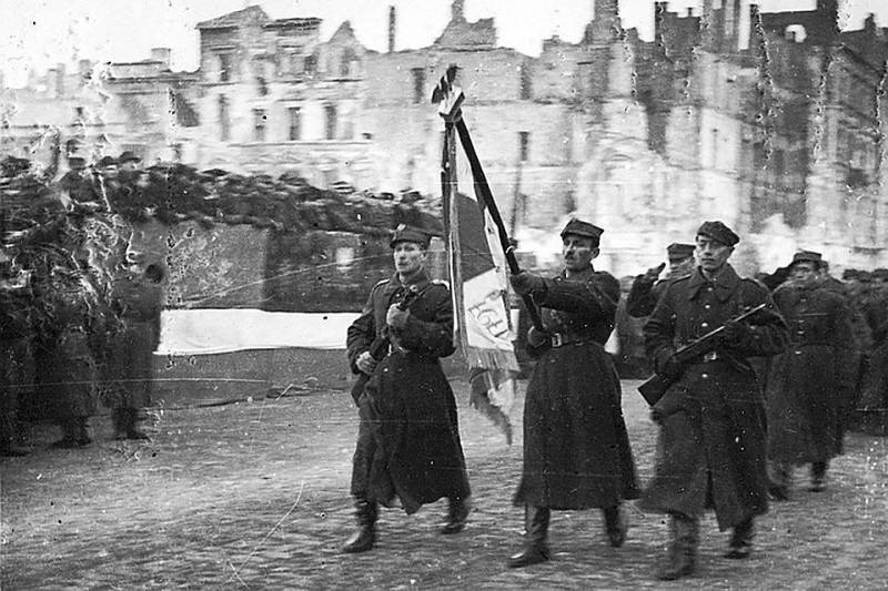 Кого поляки ненавидели больше перед войной - немцев или русских