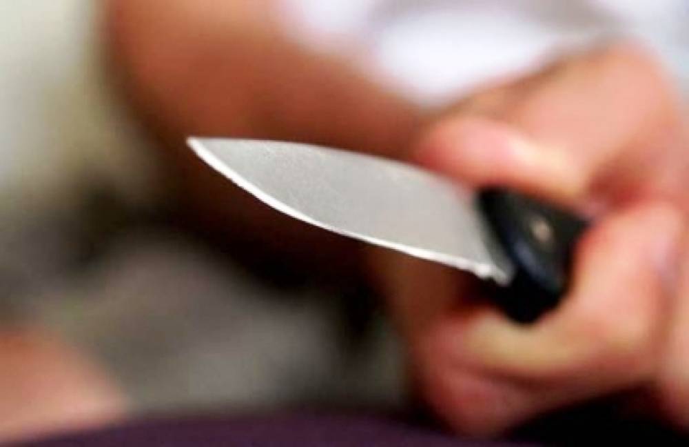 Угрожавшего ножом посетителям ТЦ мужчину задержали в Колпино