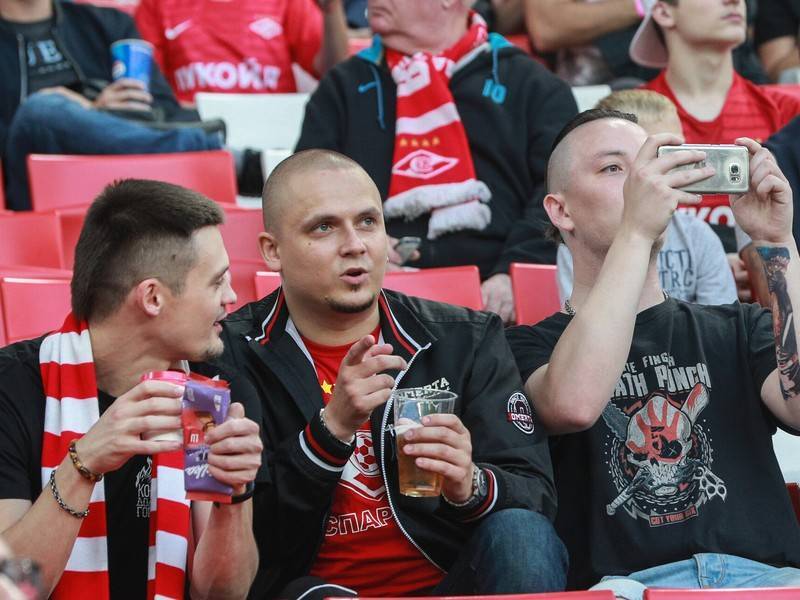 Минфин поддержал идею возвращения пива на футбольные матчи