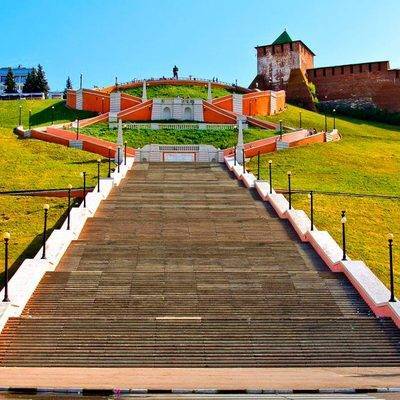 В Нижнем Новгороде обрушилась часть верхней смотровой площадки Чкаловской лестницы