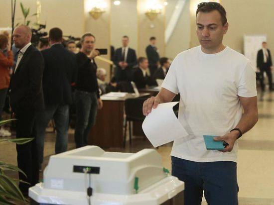 Лоза и Серов пропустили голосование в Мосгордуму: «Детский лепет»