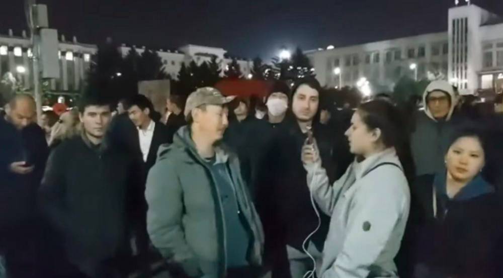 Участники стихийного митинга в Улан-Удэ потребовали повторных выборов и освобождения сторонников якутского шамана