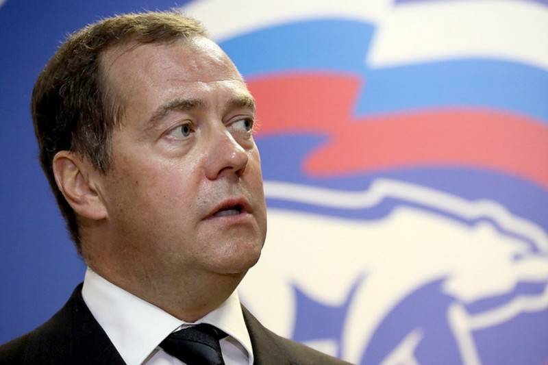 Медведев усомнился в самовыдвиженцах