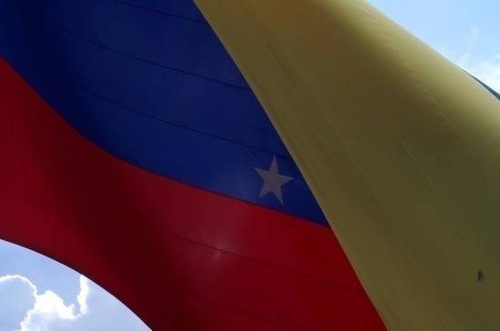 Венесуэла начинает военные учения на границе с Колумбией