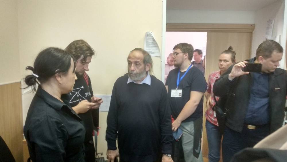 Вишневский тормозит подсчет в ИКМО Смольнинское, закатывая скандал
