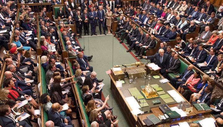 Британский парламент официально приостанавливает работу