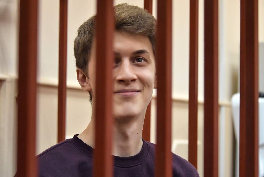 В центре Москвы задержали активистов, раздававших листовки в поддержку Егора Жукова