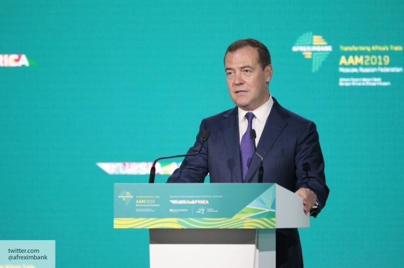 Медведев поздравил Беглова с избранием на пост главы Петербурга