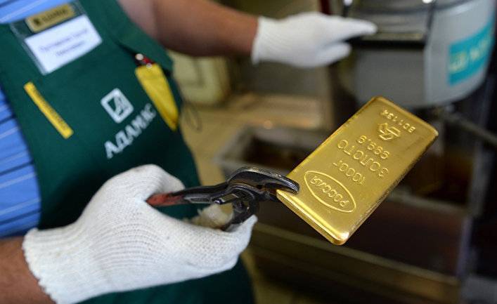Bloomberg (США): золотой запас России сегодня превышает 100 миллиардов долларов