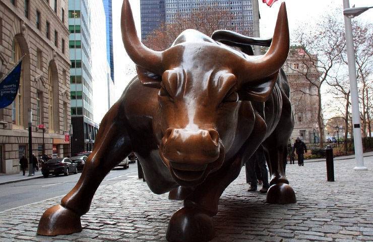 Вандал испортил статую «Атакующего быка» в Нью-Йорке