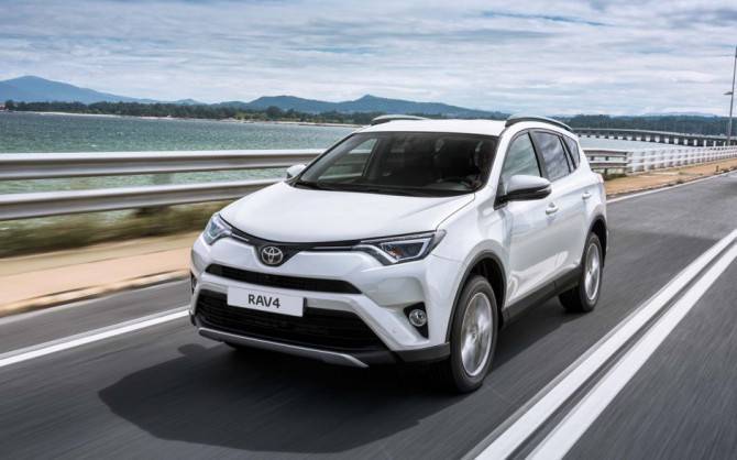 Минимальная цена Toyota RAV4 за два года выросла на 201 тыс. рублей