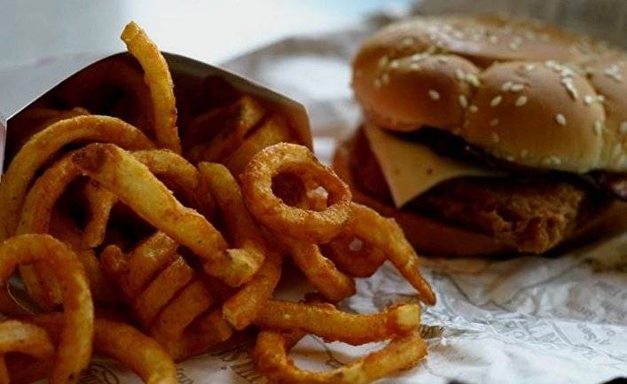 Time (США): диета на основе жареного картофеля и колбасы привела к слепоте