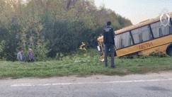В Чувашии школьный автобус столкнулся с внедорожником, есть пострадавшие.