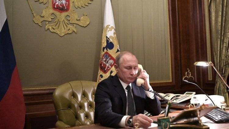 Путин провел с Макроном переговоры по телефону