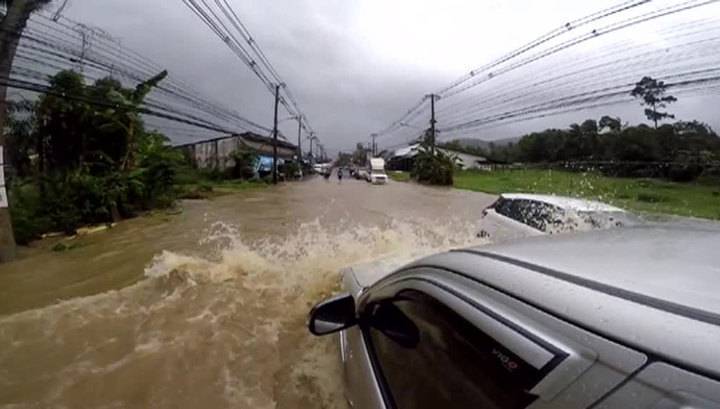 Жертвами наводнения в Таиланде стали десятки людей