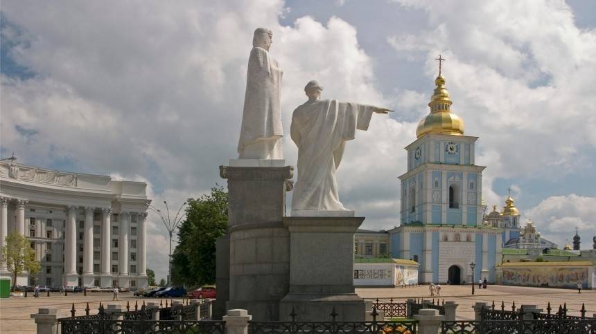 Киев — столица России: французская Le Figaro неожиданно подтитровала видео