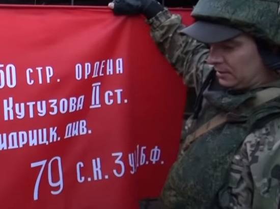 Бойцы ВСУ расстреляли Знамя Победы в Донбассе