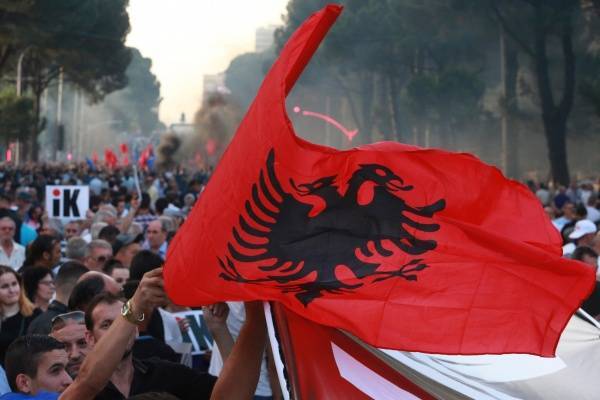 Почему Запад прощает албанским властям тотальную коррупцию и криминал