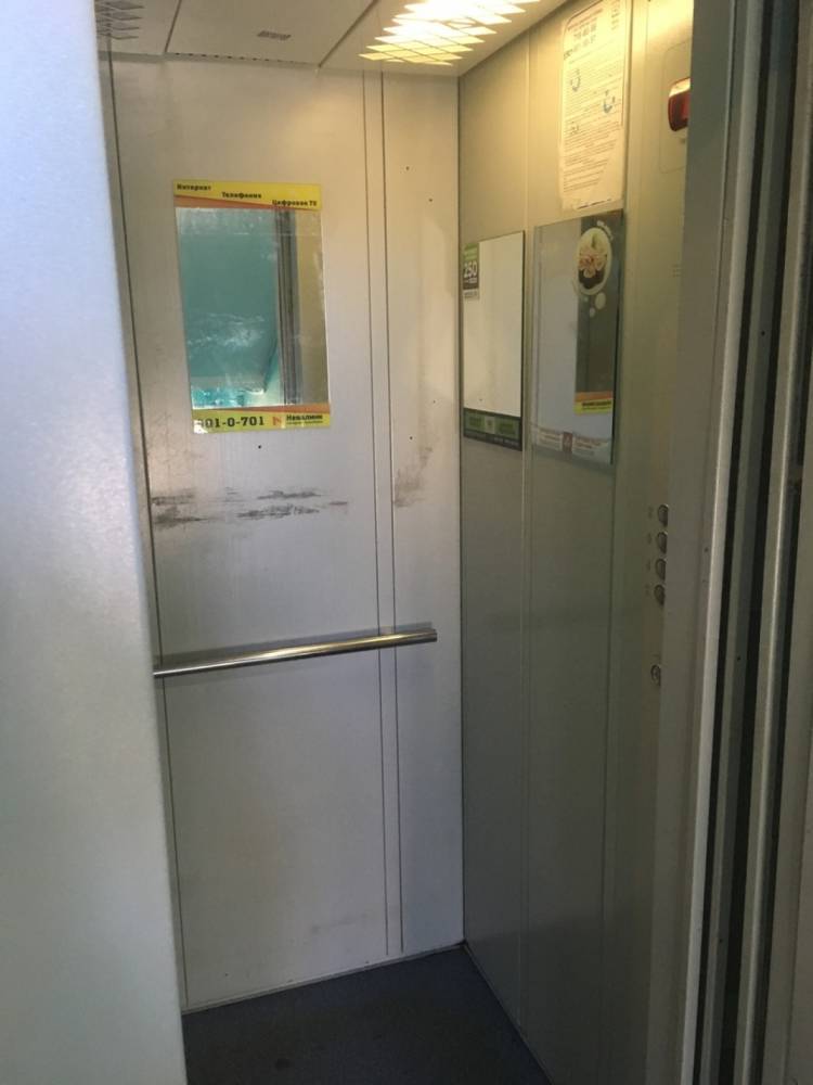 В московском доме жильцы нашли труп мужчины в кабине лифта