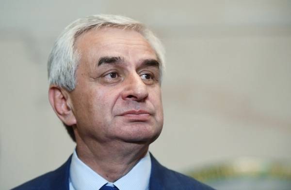 Президент Абхазии готовится к возможной отмене результатов выборов