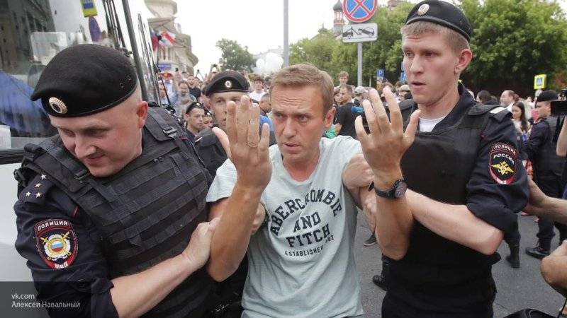 Навальный превратил "Умное голосование" в фарс и слив мандатов коммунистам