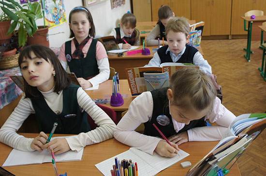 Эксперт: учебные центры ПДД откроют для школьников по всей России