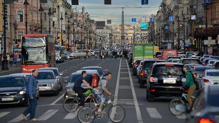 «Горэлектротранс» на время Крестного хода изменит схему движения транспорта в Петербурге