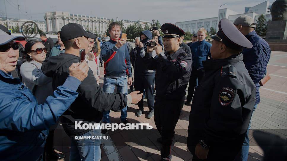 Стихийный митинг в Улан-Удэ перерос в столкновения с полицией