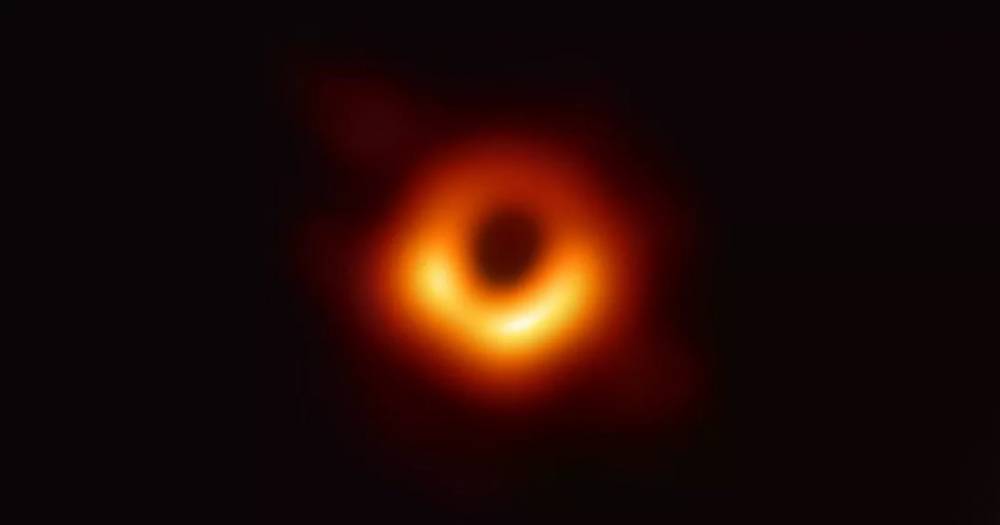 Названа стоимость фотографии чёрной дыры