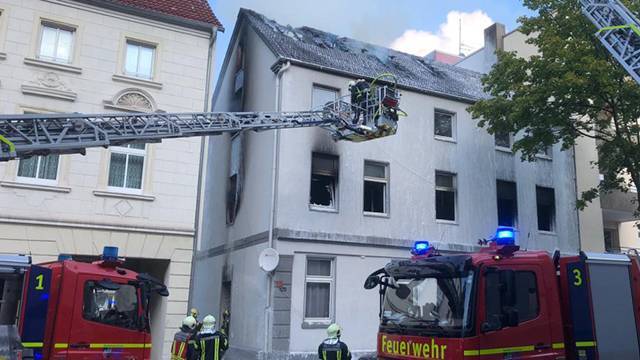 Семеро детей пострадали при пожаре в многоквартирном доме в Германии