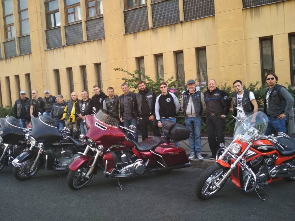 Байкеры из мотоклубов Санкт-Петербурга приехали к «Невской ратуше» в единый день голосования