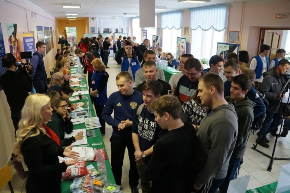 Более 10 тысяч петербургских школьников выберут профессию в «Ледовом дворце»
