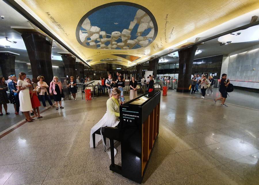 Москвичи смогут сыграть на фортепиано в метро и попасть на ТВ
