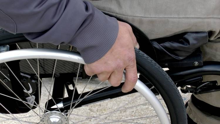 Инвалида-колясочника сбили на Новом Арбате в Москве